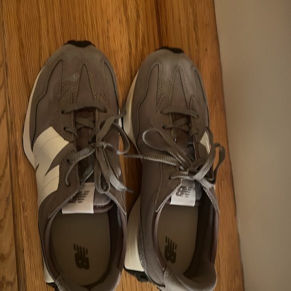 NEW new balance 327 sneakers - Picture 3 of 7